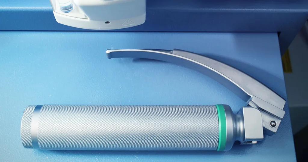 Traditional laryngoscope